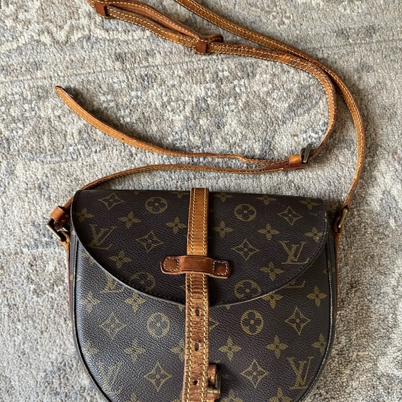 💯Louis Vuitton Brown Monogram Crossbody Bag with Saddle Shape - Picture 3 of 9
